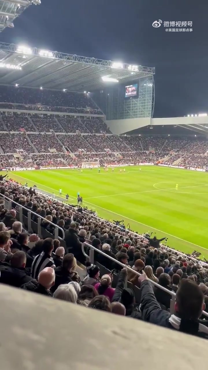 【球迷玩梗】纽卡球迷嘲讽阿尔特塔：阿尔特塔，一定是球的问题！